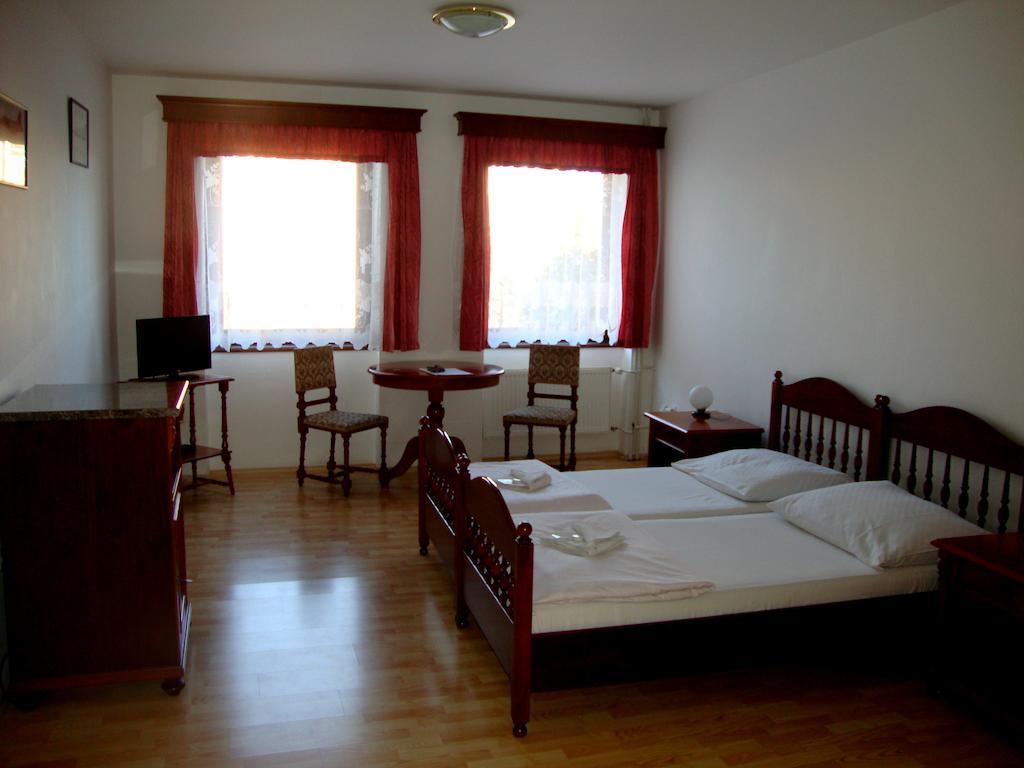 Penzion Aviatik Čáslav Zimmer foto