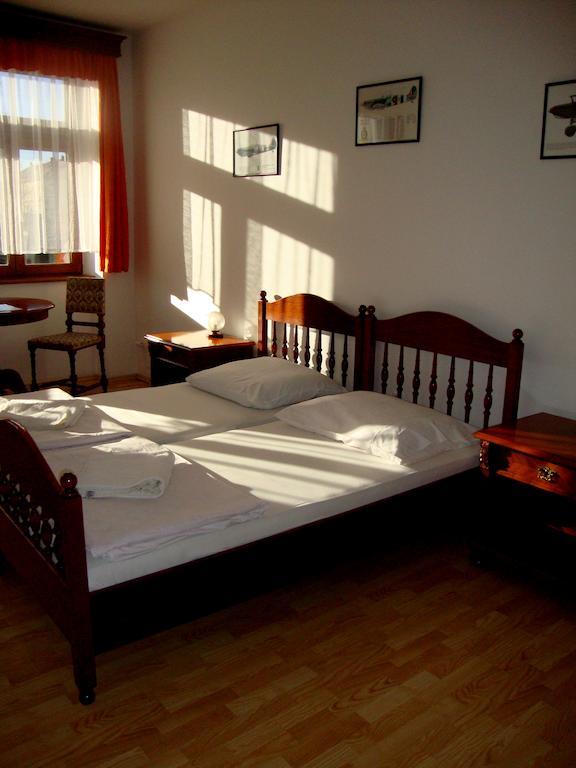 Penzion Aviatik Čáslav Zimmer foto