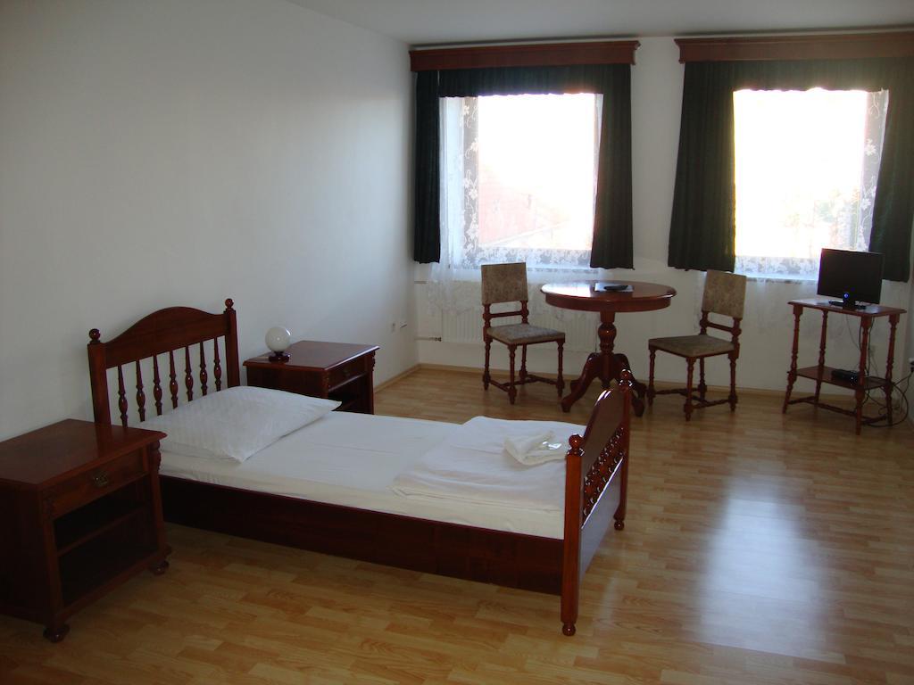Penzion Aviatik Čáslav Zimmer foto